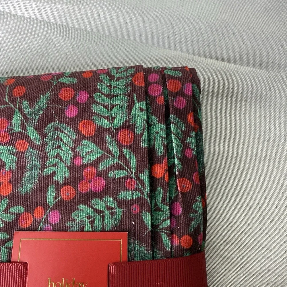 New‎ Talbots Holiday Table Runner Green Burgundy Holly Berry 82